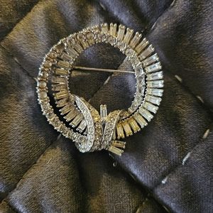 Vintage Signed LEDO Clear Rhinestone Rhodium Plated Clip